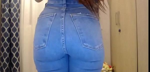  horny romanian camgirl showing big buttcheeks on webcam